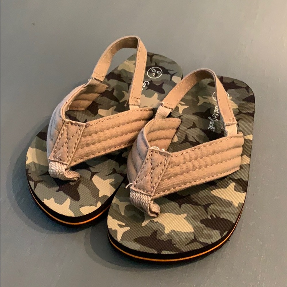 Cat & Jack Camo Shark Sandals Toddler 9/10